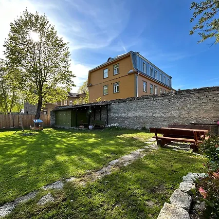 Garden Next To Telliskivi & Old Town Ταλίν
